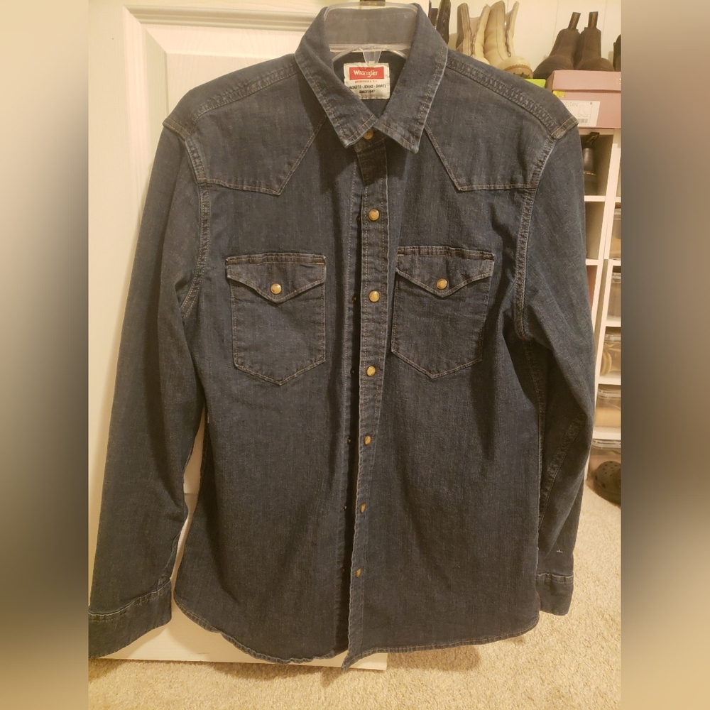 EUC Wrangler Denim Snapshirt